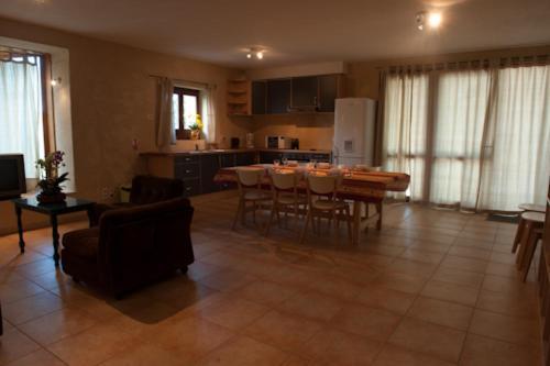 Hotel Domaine Bellelauze Bouriège Habitación foto